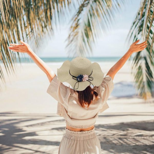 Bérets Chapeau de soleil en paille à large bord respirant pour femme - Casquette de protection pliable à brides Voyage en plein air Plage et vacances