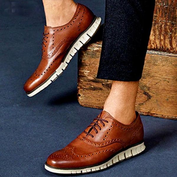 Scarpe eleganti Moda uomo intagliato piatto casual uomo in pelle fondo morbido stringate uomo brogue antiscivolo luce esterna