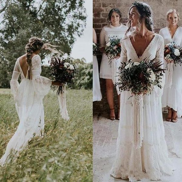 rustikale böhmische Brautkleider Hippies V-Ausschnitt Langarm Spitze niedriger Rücken Strand Boho Garten Land Brautkleider Robe de Mariee Plu2755