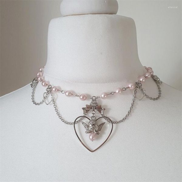 Choker Handgemachte zierliche engelhafte rosa Perlen-Choker mit Herzen und Cherub-Charms Y2K Indie-Schmuck Pixie Fairy Core Halskette