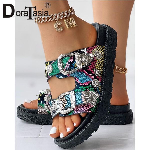 Hausschuhe Marke Damen Plattform Sommer Dias Mode Schlange Adern Niet Schnalle Punk Keile frauen Hausschuhe Casual Sandale Frau Schuhe 230713