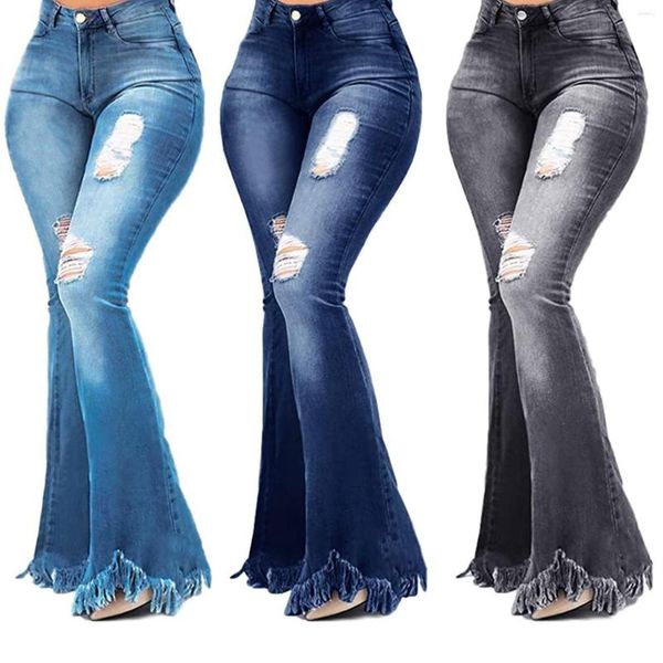 Jeans da donna alla moda abbinati a pantaloni a zampa di jeans strappati lavati a gamba larga