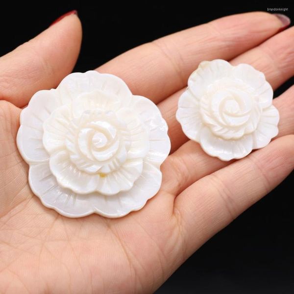 Anhänger Halsketten Natürliche Geschnitzte Blume Shell Perlmutt Charms Brosche Für Frauen Schmuck DIY Herstellung Halskette Geschenk