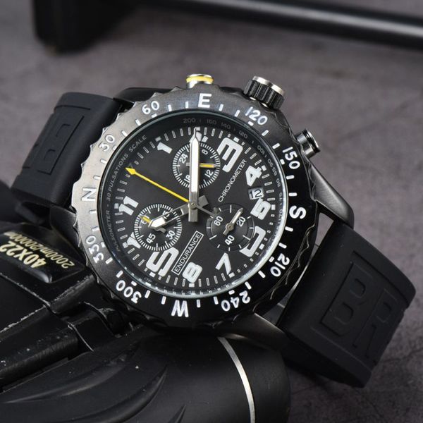 Armbanduhren Top Luxus Herrenuhr Quarz Endurance Pro Avenger Chronograph 44mm Uhren Mehrere Farben Gummi Herrenuhren Glas Armbanduhr