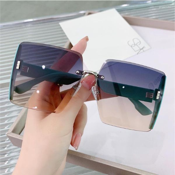 Occhiali da sole 2023 Fashion Square Donna Donna Designer di lusso Occhiali da sole con montatura vintage senza montatura Occhiali da vista casual UV400 Gafas