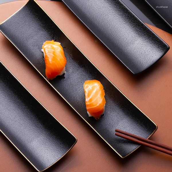 Пластины японская матовая черная фном -пенх прямоугольная керамическая суши -тарелка длинная домашняя творческая куриное крыло выпечка