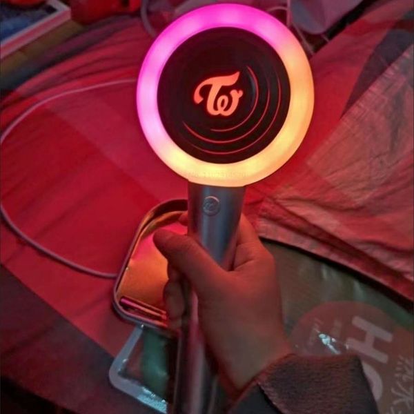 Bastoncini luminosi a LED Due volte Lightstick Giocattoli Momo Jihyo Nayeon Sana Regali Bluetooth Squadra coreana Candy Bong Stick Lampeggiante Kpop 230712