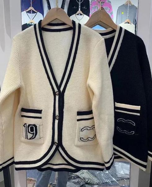 Bayan Siyah Beyaz C Mektup Tasarımcıları Kıyafet Kazak Küçük Tatlı Rüzgar Kat Kış Moda Baskı Kadınlar Yüksek Kaliteli Sweaters Street Giyim Kostüm