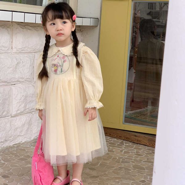 Abiti da ragazza 2023 Spring Kids Dress Doll Collar Ricamato Bunny Yarn Dress Girls Cute Princess DressesHKD230712