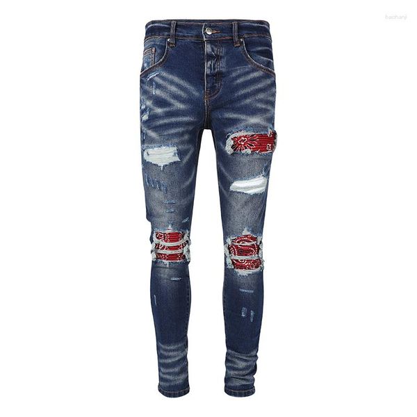 Jeans da uomo AM Fashion Brand Hip Hop Slim Fit Pantaloni con toppa rossa strappata al ginocchio Pantaloni classici a matita dritti in denim blu vintage