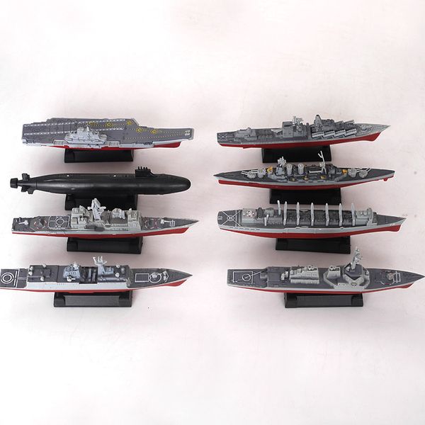 Diecast Model 8pcsset 3D Nave assemblata Mosca incrociatore missilistico Kiloclass sottomarino Corazzate Modern Aircraft Military Warship Toy 230712
