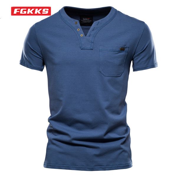 Camisetas Masculinas FGKKS Summer Men Algodão T Shirt Cor Sólida Design de Bolso Decote em V Tops Homem Casual Clássico Marca Manga Curta T-Shirt Masculino 230712