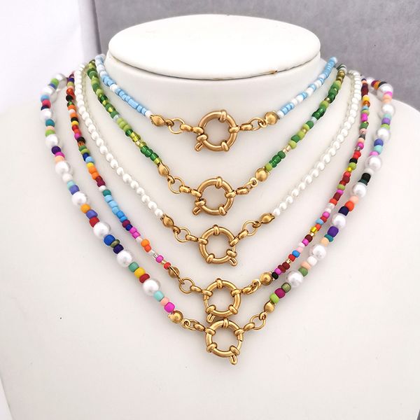 Collane con ciondolo QMHJE Collana di perle d'imitazione Donna Girocollo Perline Arcobaleno Chiusura in acciaio inossidabile Fibbia da marinaio Catena di base Colore oro Boho 230714