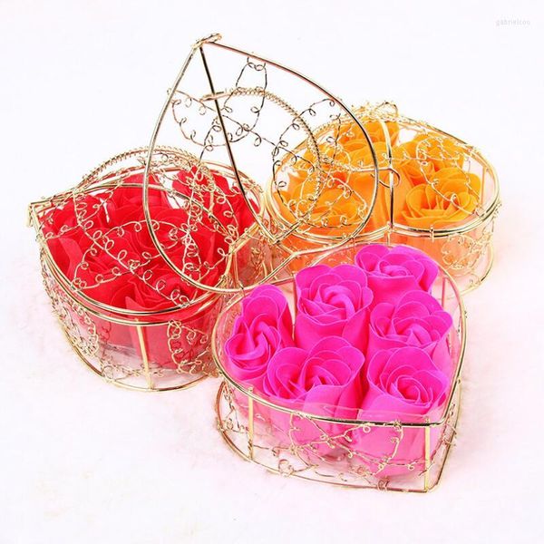 Bomboniera fatta a mano profumata rosa sapone fiore corpo da bagno romantico con cesto dorato per regalo di nozze di San Valentino LX8057