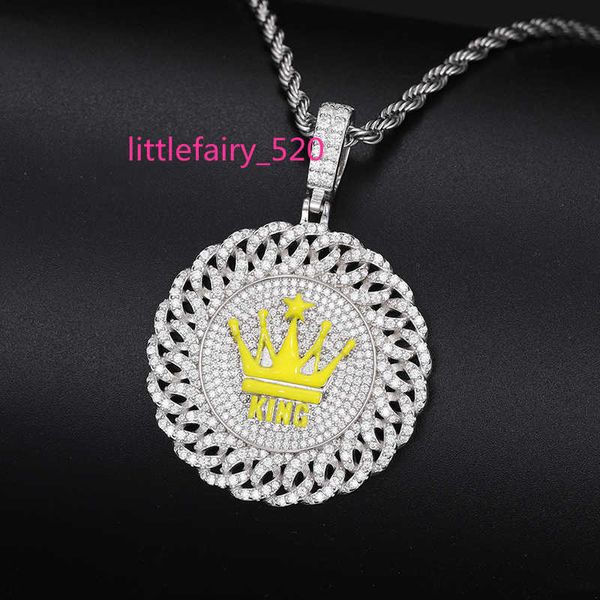 Collane con ciondolo Glow In The Dark Iced Out Jewelry Silver Pass Diamond Tester VVS Natural Moissanite Cuban Disc King Crown Collana con ciondolo