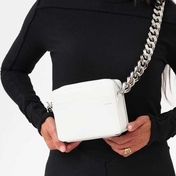 Bolsas de ombro femininas 2023 novas correntes de caçamba com zíper sólido moda pura e tiracolo estilo euro america feminino 230426