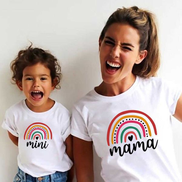 T-shirt de verão para mãe e crianças roupas gola redonda manga curta arco-íris estampado camiseta top família combinando roupas roupas