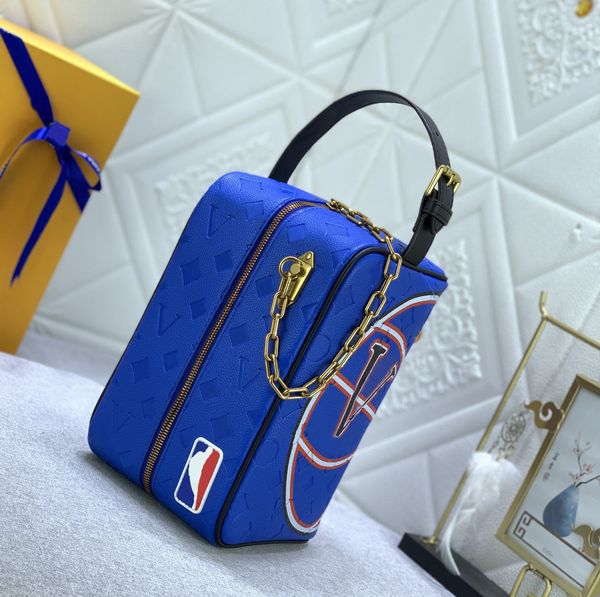 Pochette di design di lusso uomo donna Dopp Kit borsa da basket portafoglio lettere di fiori in rilievo borsa borse da toilette moda in pelle Taurillon di alta qualità