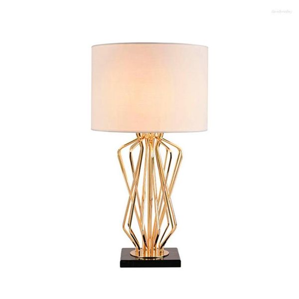 Lâmpadas de mesa modernas LED Deak Gold Metal lâmpada quarto cabeceira luzes para decoração de casa luminárias de mesa para casamento