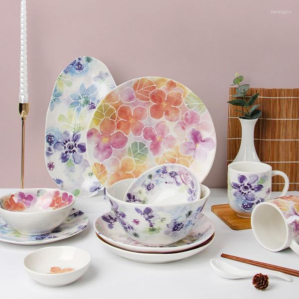 Pratos para jantar Tigela de porcelana Utensílios de mesa de cerâmica para uso doméstico Flores em relevo Pratos para bolos Caneca grande para sopa Bandeja irregular