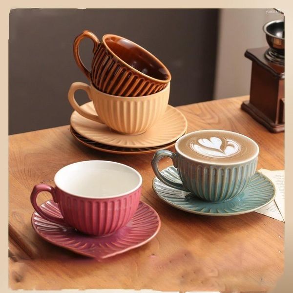 Tassen, Untertassen, handgefertigte Keramik-Kaffeetasse und Geschirr-Set, professionelles Latte-Art-Set, gebürstet, geprägt, Retro-Ofen, speziell für den Laden