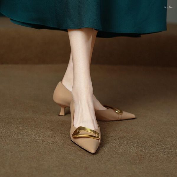 Sapatos sociais femininos com fivela de metal bico fino estilete corte claro cor nude salto médio sapato único J-E68