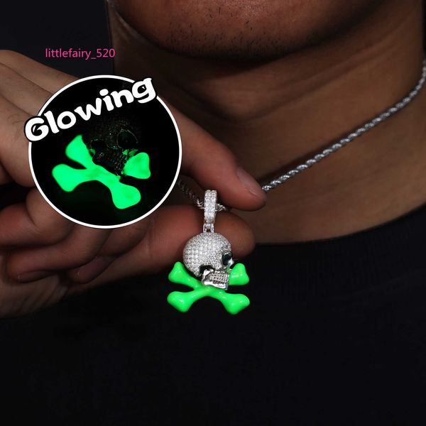 Collane con ciondolo Serie Glow In The Dark Argento sterling 925 reale VVS Moissanite Diamond Iced Out Scheletro di Halloween Ciondolo segno di pericolo