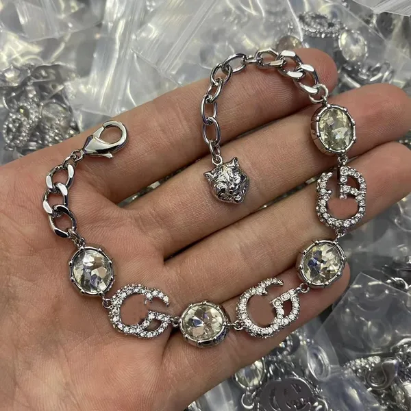 Lüks Tasarım Bangles Marka Mektup Bilezik Zinciri Ünlü Kadınlar 18K Altın Kristal Rhinestone İnci Bilek Bant Bağlantı Zinciri Çift Hediyeler Jewerlry Aksesuarlar CGB --045