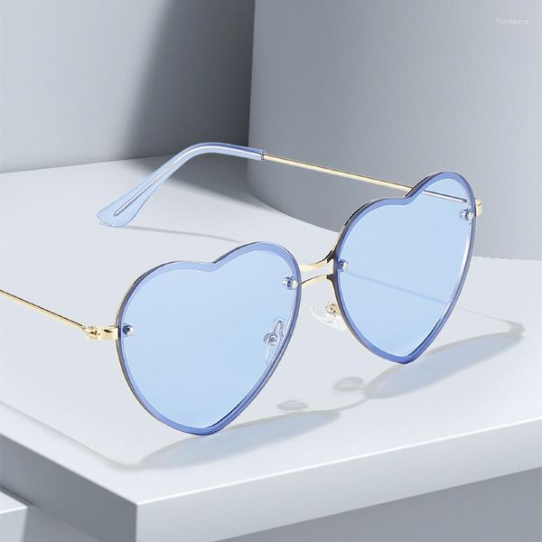 Güneş Gözlüğü Kalp Şeklinde Metal Kadın Marka Tasarımcısı Moda Kıyafetsiz Açık Okyanus Lensleri Güneş Gözlükleri Oculo UV400 Koruma Açık