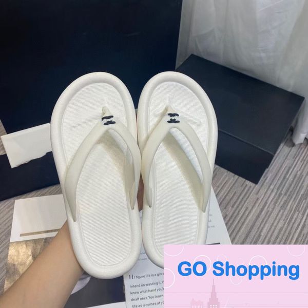 Design-Flip-Flops mit dickem Boden, passend zu weißen, lässigen und leichten japanischen und koreanischen Mode-Sandalen mit passenden Spritzgussschuhen