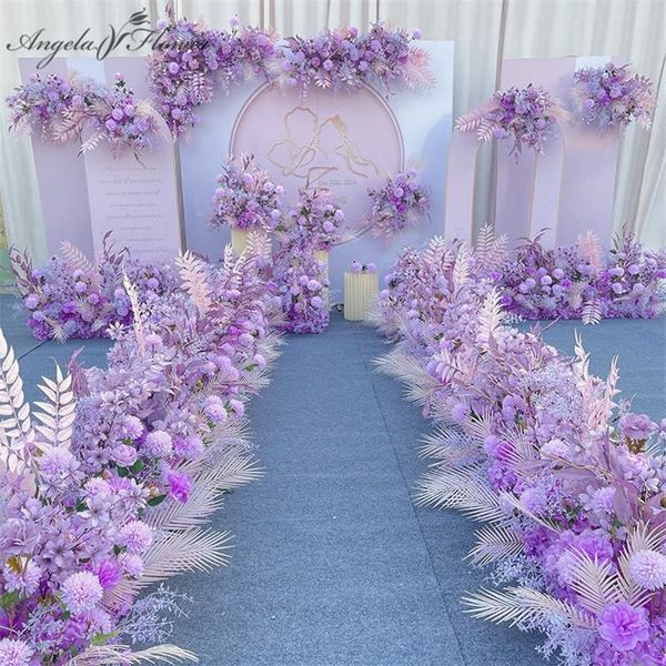 Декоративные цветы венки фиолетовые искусственные цветочные композиции свадебная подиумная дорога свинцовый фон настольный фон.
