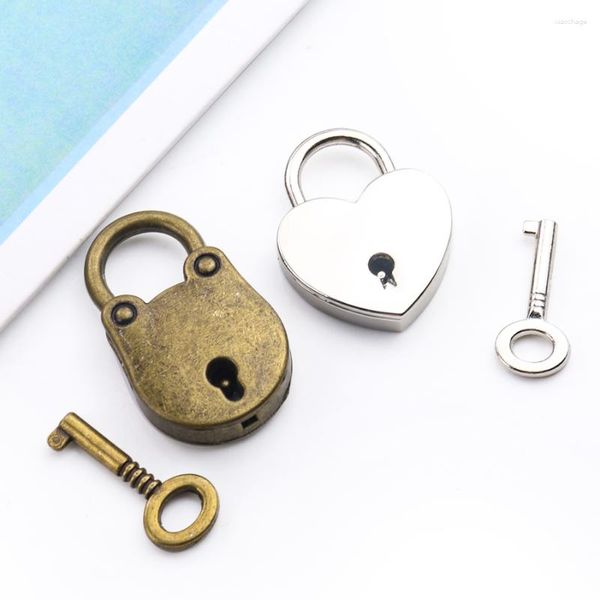 Ganci 2PCS Cute Pig Lock Cuore Lucchetto Notebook Protezione Decorazione Accessori Scatola di legno Ciondolo borsa retrò vino