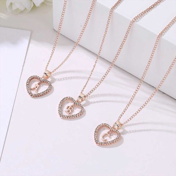 Bling Cubic Zirconia Love Heart 26 Lettere inglesi Collana di diamanti Ciondolo iniziale Donna Regali di San Valentino Fidanzate Oro rosa Gioielli Collari Accessori