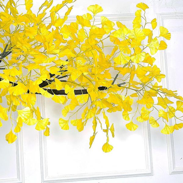 Decoratieve Bloemen 12 stk/partij Kunstplanten Nep Groene Bladeren Plastic Bloem Muur Bruiloft Tuin Decor Boomtak Zijde Gouden Ginkgo