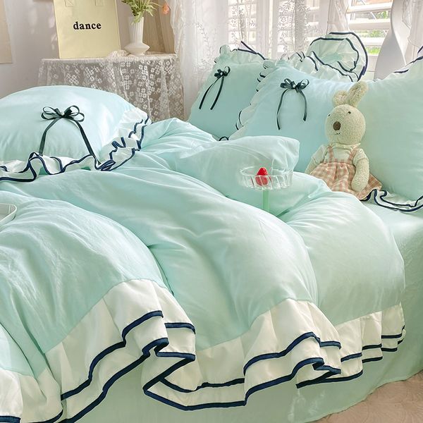 Set di biancheria da letto Set di biancheria da letto in stile principessa coreana per le donne Copripiumino in pizzo doppio con volant Completo Queen Tinta unita Set di lenzuola comodo Falt 230715