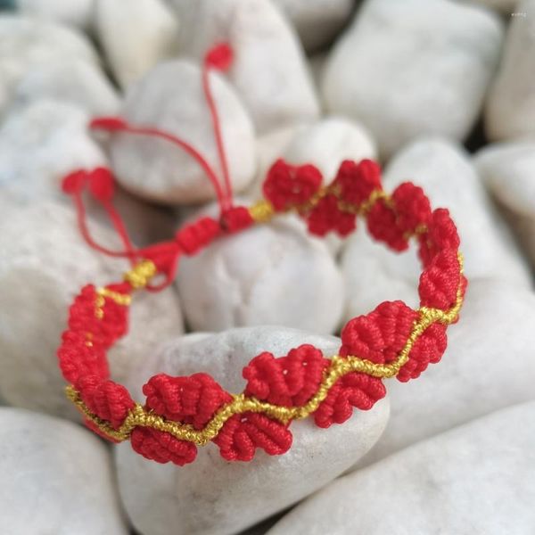 Charm-Armbänder Handgefertigtes rotes Herzarmband – personalisiertes geflochtenes Colorblocking-Accessoire für Frauen