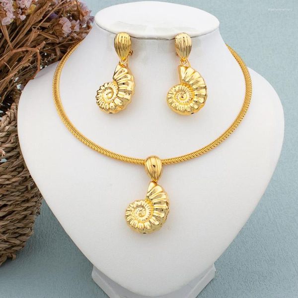 Серьги ожерелья устанавливают Дубай для женщин улитки с формированием африканского золотого цвета