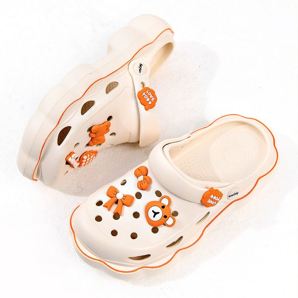 Chinelos com furos chinelos femininos sandálias de verão bonitos desenhos animados faça você mesmo flores deco sapatos com furo antiderrapante fundo macio para mulheres chinelos 230715