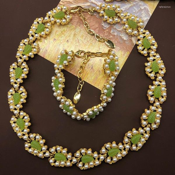 Halskette-Ohrringe-Set, westliches mittelalterliches Blattform, Mikroperle, echt vergoldetes Armband, mit Gravur, sieht frisch und frisch aus