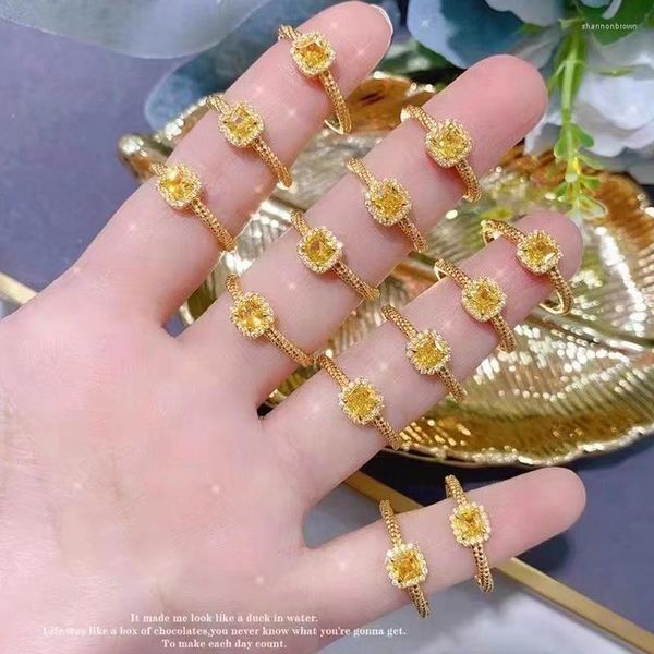 Fedi nuziali Design di lusso Placcatura in oro 18 carati Simulazione Topaz Tower Golden CZ Le donne vendono bene Accessori per banchetti di moda
