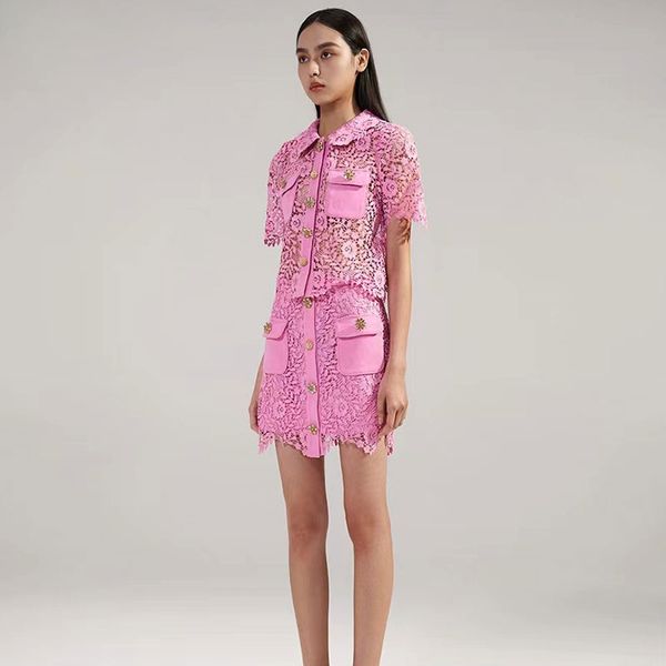 Designer-Kleid, neue Damen-Designer-Kleidung, rosa, rosafarbenes Rosenwasser, kurzärmlige Bluse mit Spitzenrevers und kurzer Rockanzug