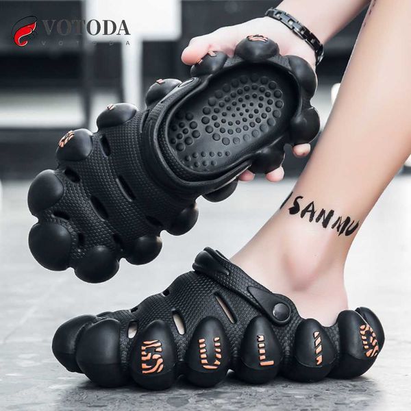 Hausschuhe Neue Sommer Männer Turnschuhe Hausschuhe Blase Rutschen Weiche EVA Dicke Sohle Sandalen Mode Im Freien Hohl Clogs Frauen Mann Strand schuhe L230717