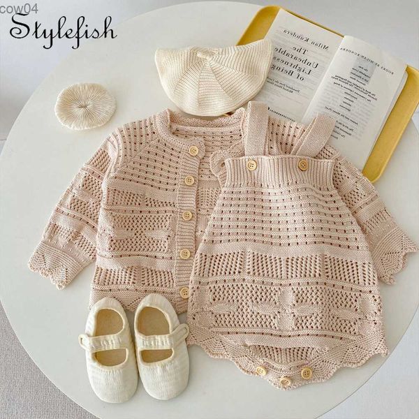 Frühling Säuglingskleidung Baby Strampler Baby gestrickt Hohlmuster Pullover 2 Stück Anzug Sets Neugeborenen Jacke Strampler L230625