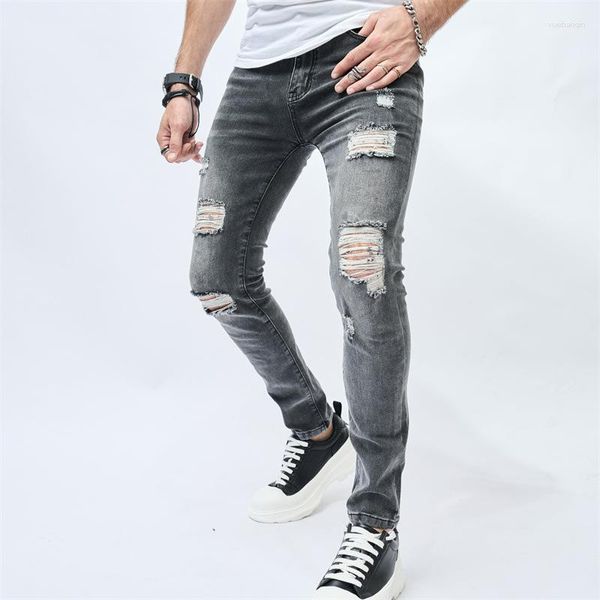 Мужские джинсы 2023 Сломанные отверстия Эластичные повседневные брюки с маленькими ногами сложены бедра и