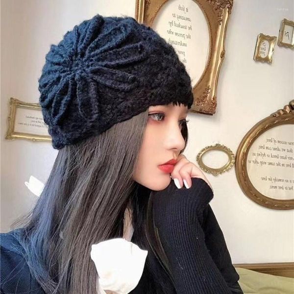 Berretti Cappello da berretto da donna Cappellini stile etnico Berretto di lana lavorato a maglia fatto a mano Autunno e inverno da donna Cappelli caldi con fiori eleganti retrò