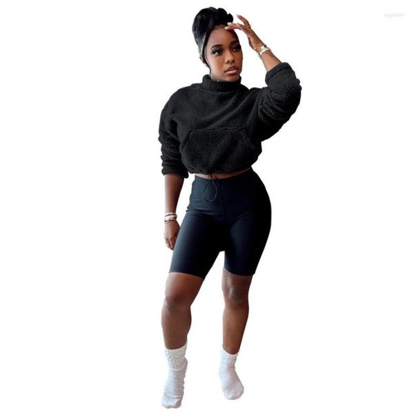 Agasalhos femininos Conjunto de veludo preto Feminino 2 peças Moda O Neck Manga comprida Crop Top Shorts Agasalho de outono Villus Terno de mulher quente