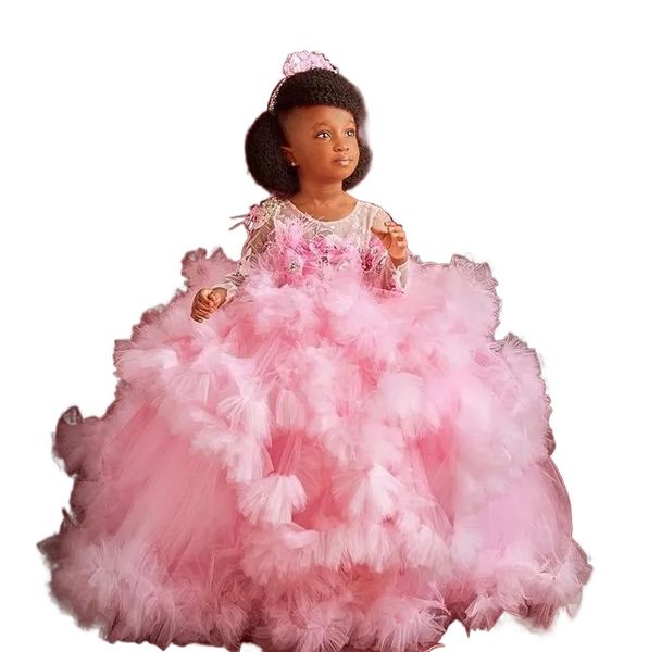 Luxuriöse rosafarbene Blumenmädchenkleider mit transparentem Ausschnitt und Federn, Brautkleider für kleine Mädchen, günstige Kommunion-Festzug-Kleider