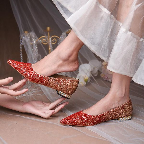 Scarpe eleganti Scarpe da sposa in seta rossa stile cinese 2023 Paillettes brillanti Donna incinta Pantofola di vetro confortevole di grandi dimensioni