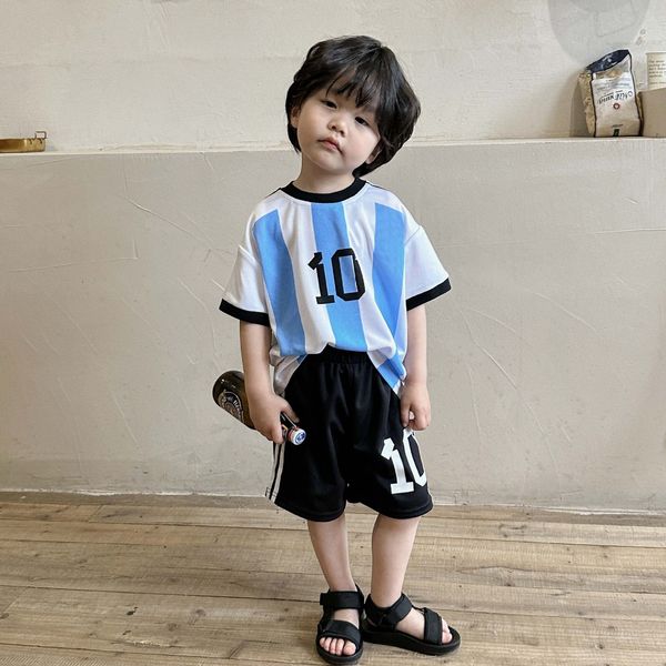 Kleidung Sets Sommer Kinder Fußball Kleidung Set Baby Jungen Mädchen Gestreiften Print Top Shorts 2 stücke Anzug Kinder Sport Casual Outfits 230717