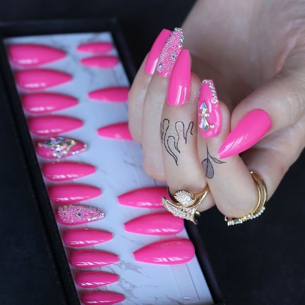 Unhas postiças Dicas de unhas postiças Unhas postiças rosa bebê design rubi Adorável com caixa Presentes para namoradas Unhas postiças caixão 230715